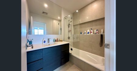 Modern Lifestyle in the Heart of Robina - Photo 3