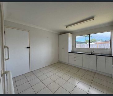 Spacious home close to the beach - Photo 3