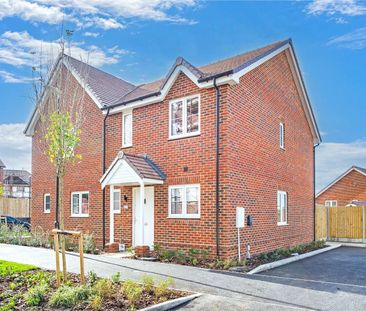 A modern three bedroom family home with private garden and parking - Photo 1