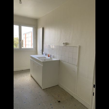 Location Appartement 4 pièces 70 m² Issoudun - Photo 3