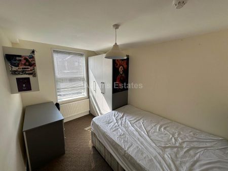 6 bedroom terraced house to rent - Photo 3