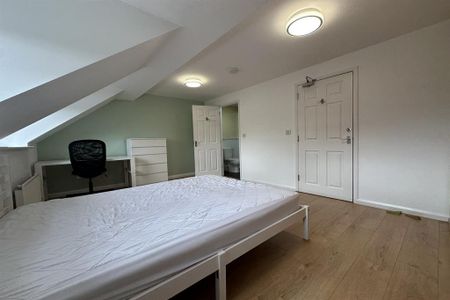 1 bedroom in a house share to rent - Photo 5