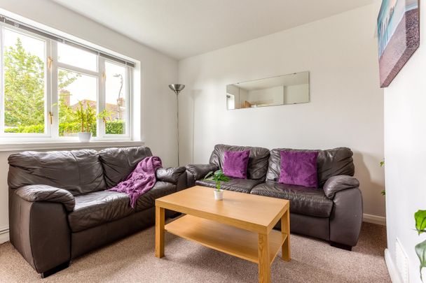 6 Bed Terraced House, The Crescent, BN2 - Photo 1