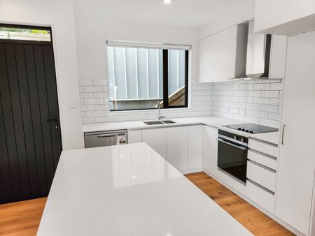 Modern & Low-Maintenance 3-Bedroom Townhouse in Stokes Valley - Photo 5