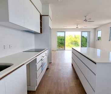 Nearly New Four Bedroom Home – Modern, Spacious & with Breathtaking... - Photo 5