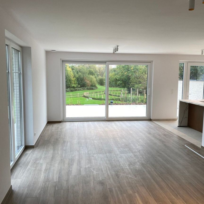 NIEUWBOUW prachtig afgewerkte 3-gevelwoning met grote tuin, ideaal gelegen in een rustige buurt en op 25min van centrum Leuven. - Foto 1
