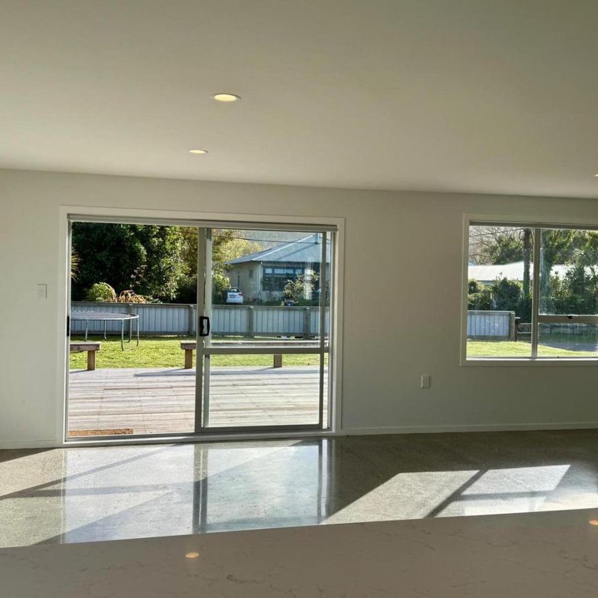 Easy coastal living at Waimarama Beach - Photo 1