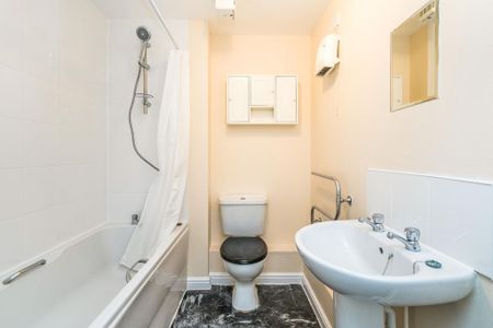 2 bedroom flat to rent - Photo 4