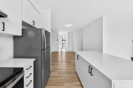 For Lease - 182 Stamson Street, Kitchener, Ontario - Photo 2