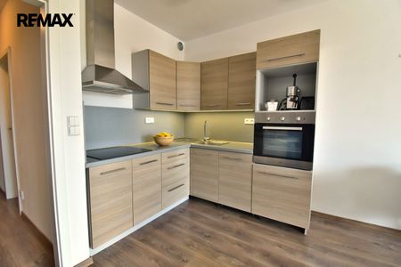 Pronájem bytu 1+kk v osobním vlastnictví 32 m², Hradec Králové - Photo 3