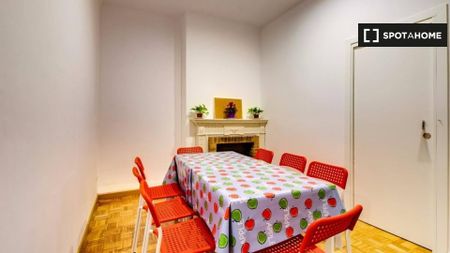 barcelona, Catalonia 08036 - Photo 2