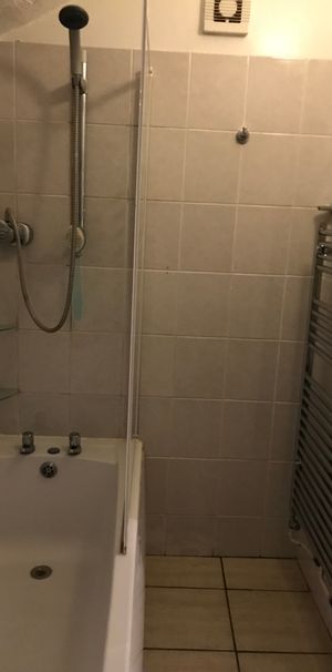 Lovely 3 bedroom Semi – Detached house available Bedford - Photo 2