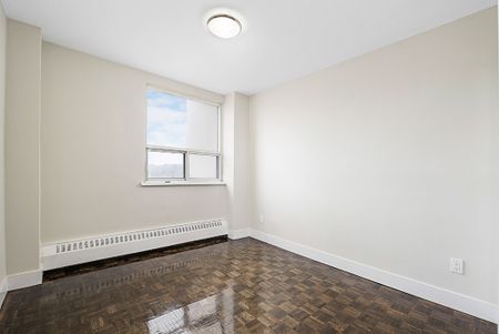 Diplomat Apartments - Photo 4