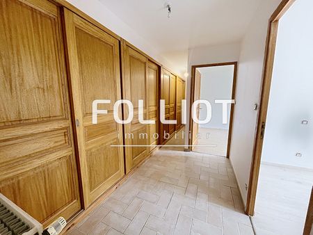 À louer : Maison familiale avec jardin à Fougères - Réf.2512CV - Photo 5