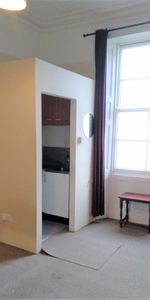 Bedsit, Southleigh Road, BS8 - Photo 3