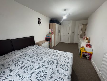 2 Bed Flat, Gabrielle House, IG2 - Photo 2