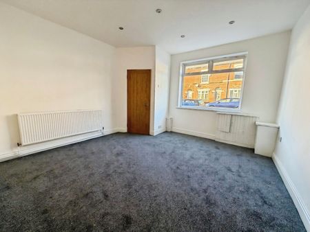 2 bedroom House To Let Total Size: 883 SQ FT - Photo 2