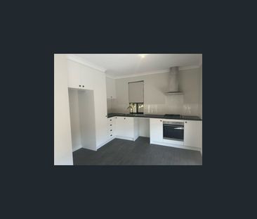 Neat and Tidy home in prime location! - Photo 4