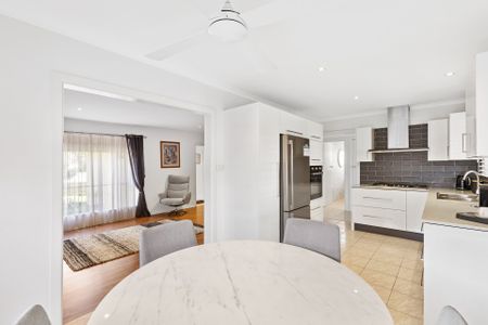 Space, Comfort and Convenience - Gardening Included! - Photo 4