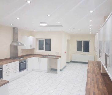 SPACIOUS EN-SUITE HOUSESHARE NEAR NEW CROSS HOSPITAL Room 1 - Photo 6