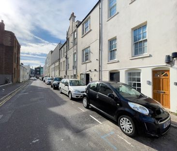 2 Bed Maisonette, Stone Street, BN1 - Photo 3