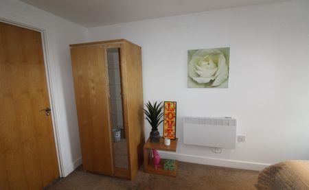 141, Mackenzie House, Chadwick Street. - Photo 5