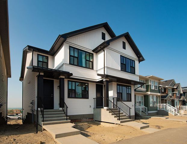 Beautifully Built 3 Bed Room Duplex in NW Calgary. | Calgary - Photo 1