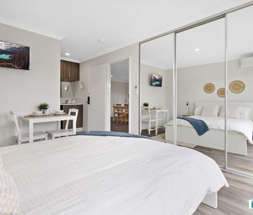 MODERN LOCKABLE ROOM WITH PRIVATE ENSUITE AND KITCHENETTE AVAIL. MO... - Photo 4