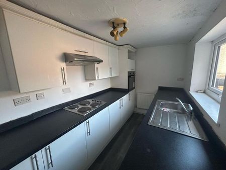 2 bedroom terraced house to rent - Photo 4