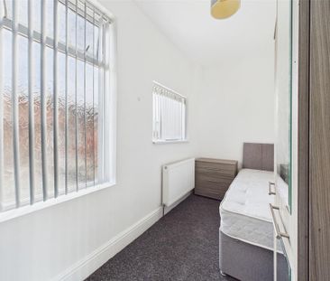 3 bedroom terraced house to rent - Photo 6