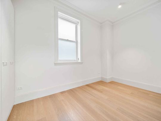 SPLIT LEVEL TWO BEDROOM IN BOUTIQUE BUILDING - Photo 1