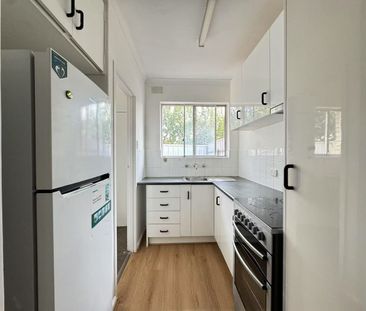 Two Bedroom Unit in Hillcrest - Partly Furnished - Photo 4