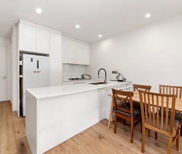 2 Bedroom Ground Floor Apt with Court Yard - Photo 5