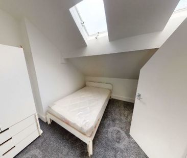 5 bed Semi-Detached House for Rent - Photo 4