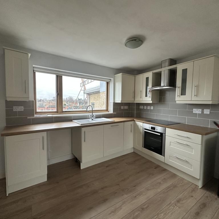 2 bedroom flat to rent - Photo 1