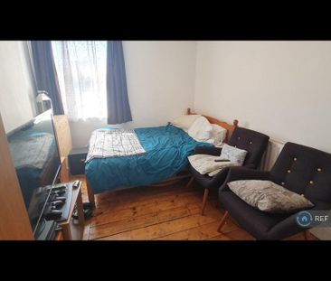 3 bedroom end of terrace house to rent - Photo 4