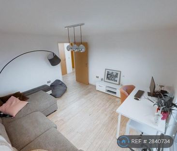1 bedroom in a flat share to rent - Photo 1