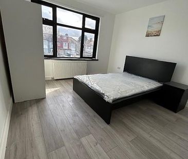 1 Bedroom Room To Let - Photo 1