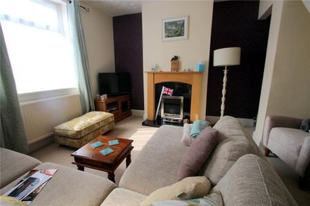 2 bedroom terraced house to rent - Photo 4
