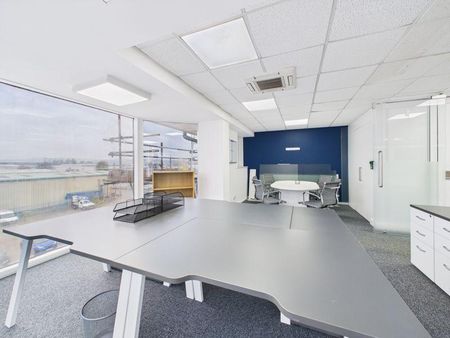 Property to rent - Photo 2