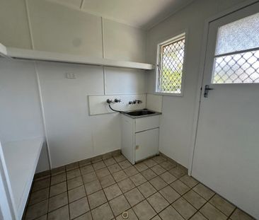 Beachside Living – Freshly Updated 3-Bedroom Home - Photo 4