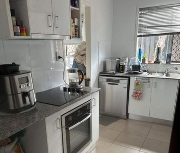 2/2 Raftery Street, Centenary Heights - Photo 1