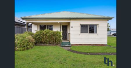 Spacious 3-Bedroom Boolaroo Home - Photo 3