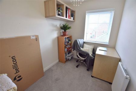 3 bedroom semi-detached house to rent - Photo 4