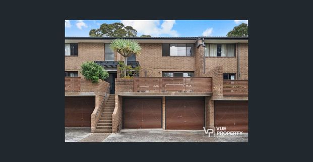 Spacious 3-Bedroom Townhouse, A/C, Tandem Garage - Photo 1