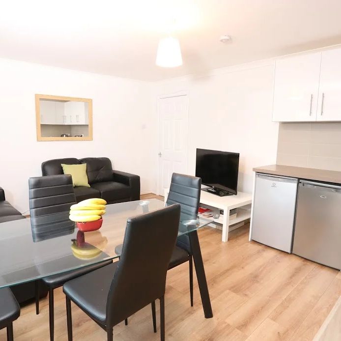 Paul Street – Room 3 - Photo 1