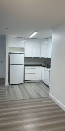 Large Renovated 2 Bedroom in Great location - Photo 1