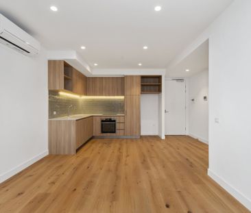 Luxury Living in prime Coburg Location - Photo 5