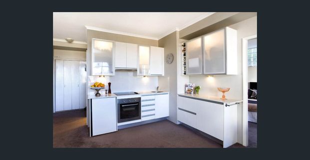 Private retreat in prime position - Photo 1