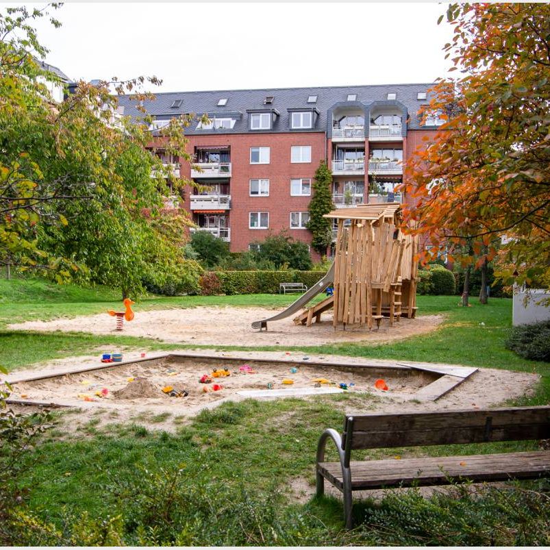 - Schöne Wohnung mit Parkett und Balkon - großer grüner Innenhof - Foto 1